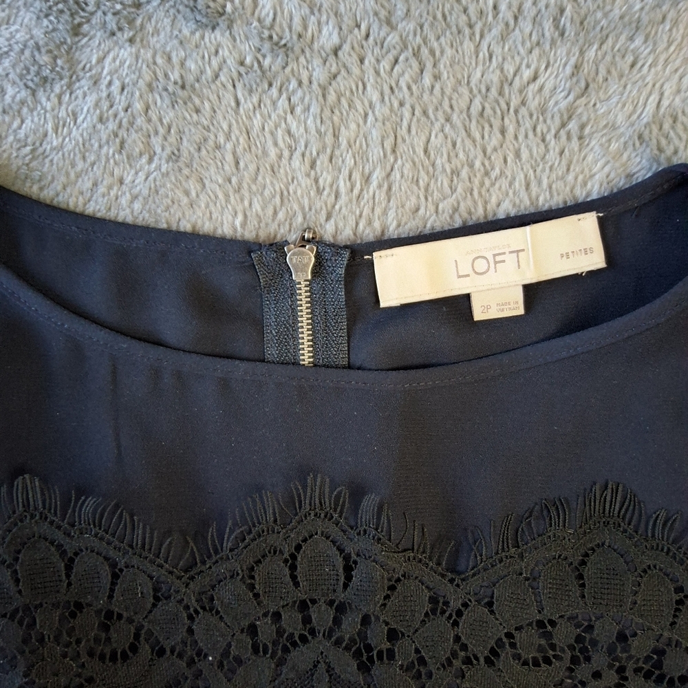 Ann Taylor Loft Lace Peplum Sleeveless Blouse Navy & Black Size 2 Petite - Picture 3 of 12